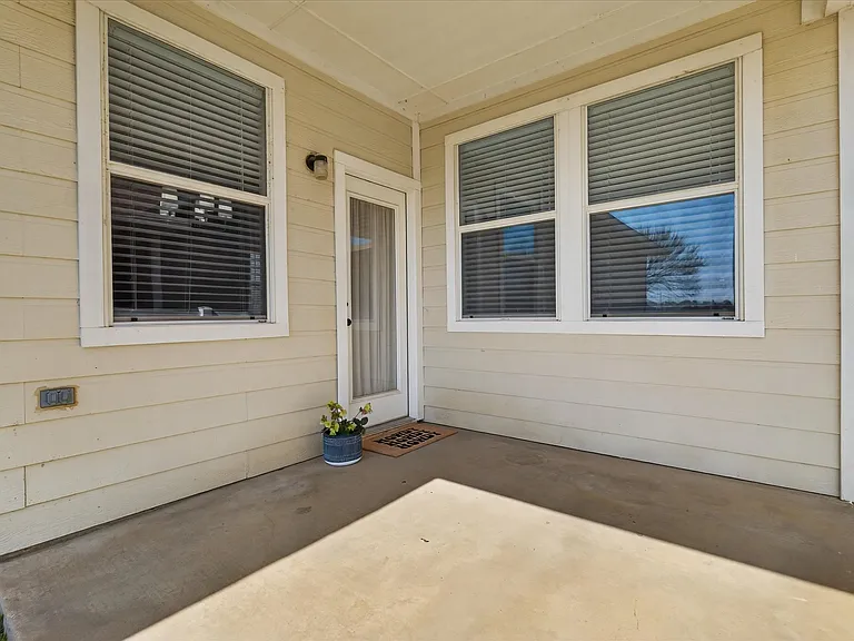 10008 Hanover Dr — Photo 23