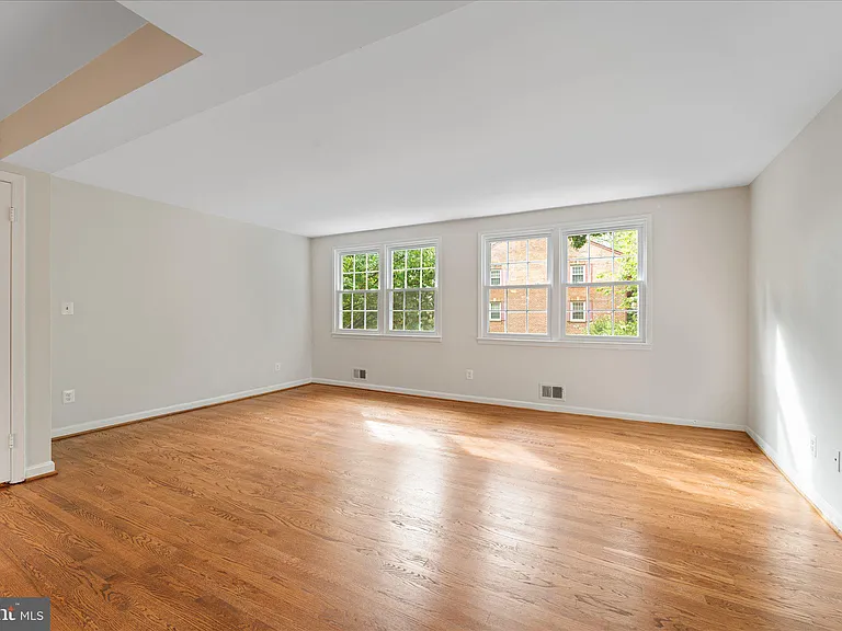 3885 Chain Bridge Rd — Photo 16