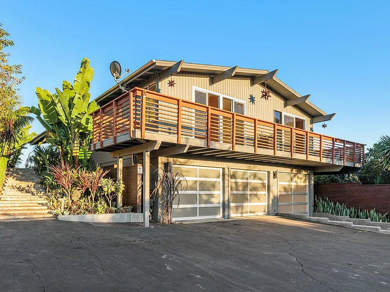 2110 Crest Dr — Photo 48