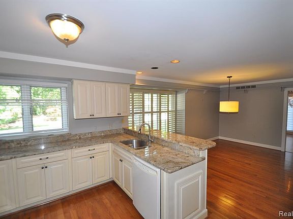 4th image of 6081 Dunmore Dr