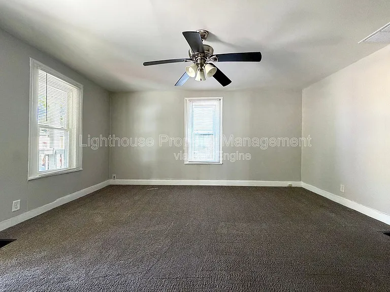 1011 Quarry Ave NW — Photo 9