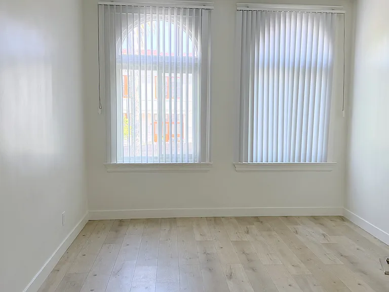 2345 Lincoln Park — Photo 34