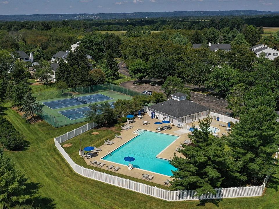 2nd image of 178 Milkweed Ct #178