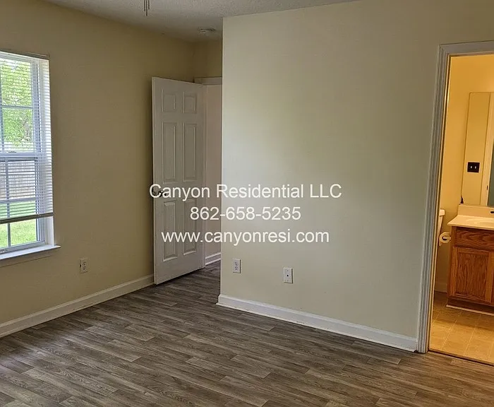 461 Bedford Knoll Dr — Photo 12
