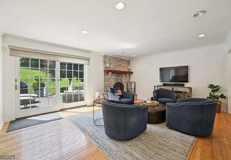 415 Fairmount Ave — Photo 13