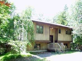 140 Spruce Lake Dr, Milford, PA 18337