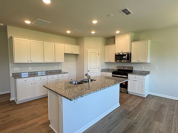 3rd image of 721 Branthurst Dr