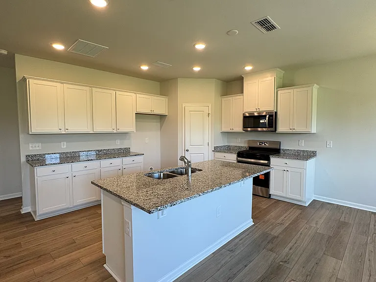 721 Branthurst Dr — Photo 3