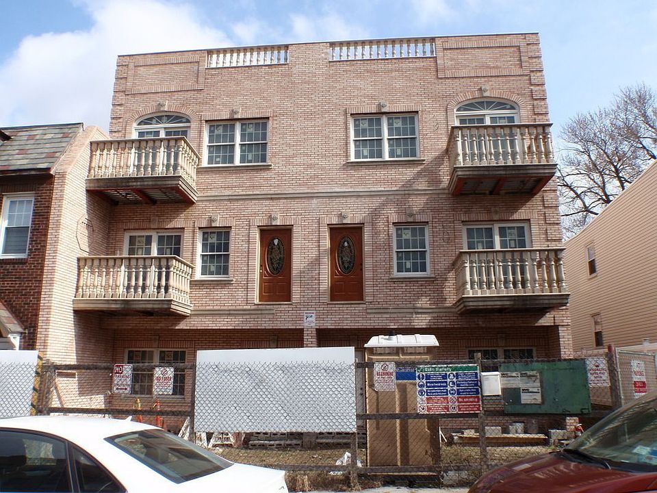 1st image of 41-15 39th Pl