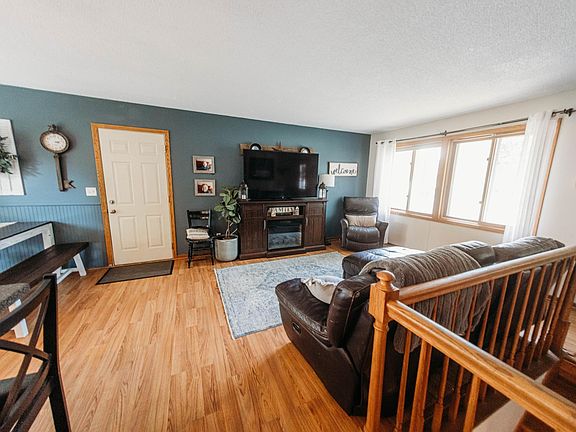 2nd image of 404 Cindy Ln