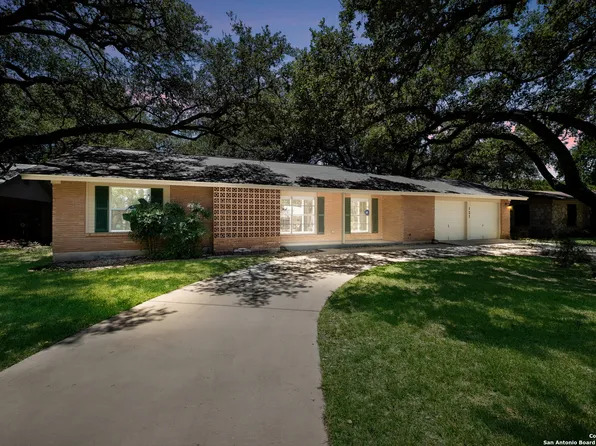 121 Beechwood Ave, Universal City, TX 78148