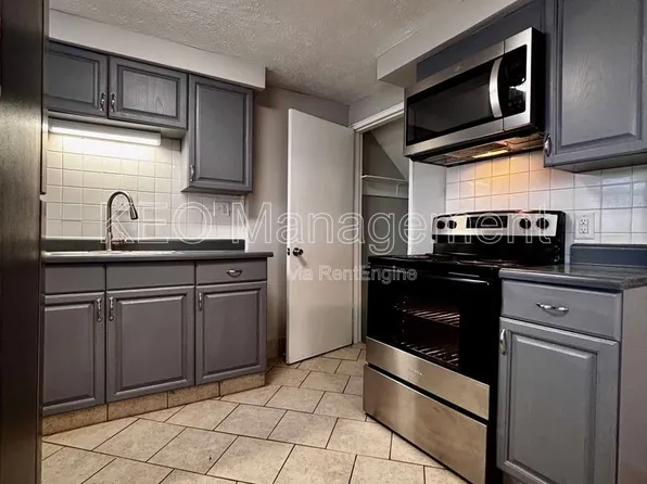 1059 Wilmington Ave APT 1, Dayton, OH 45420