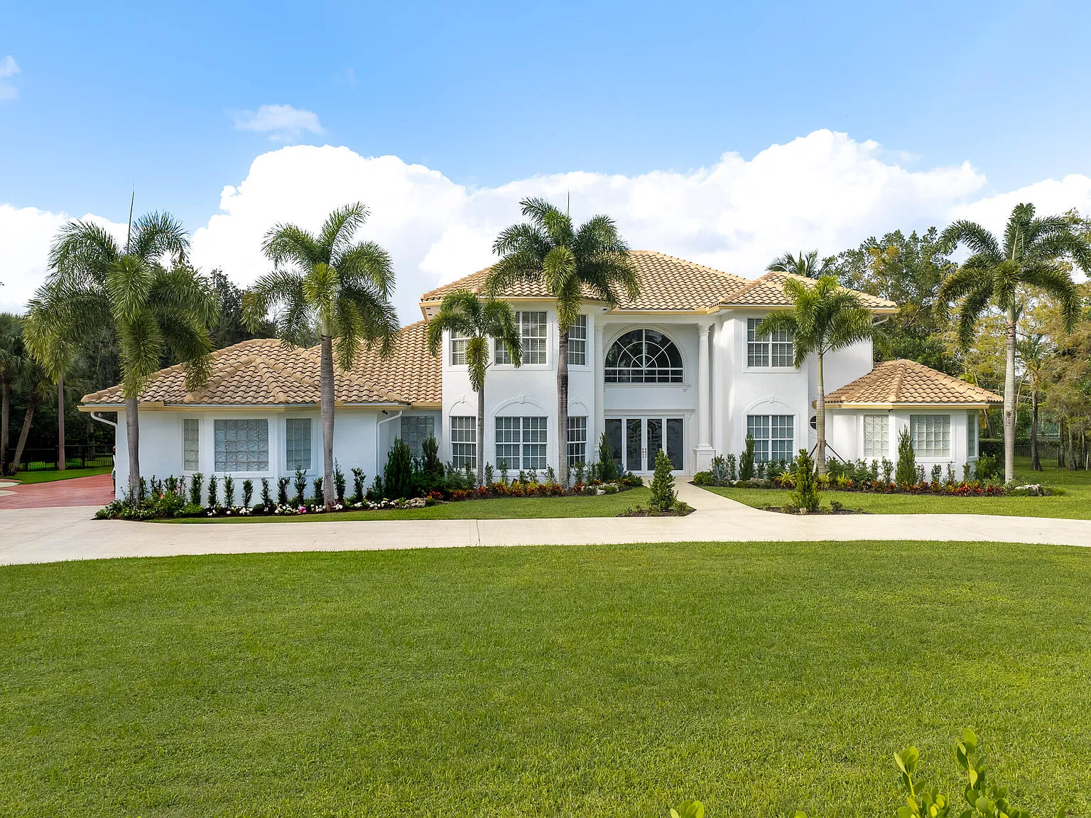 4 bed, 6.5 bath, 6638 sqft, $39,500 — Photo 3