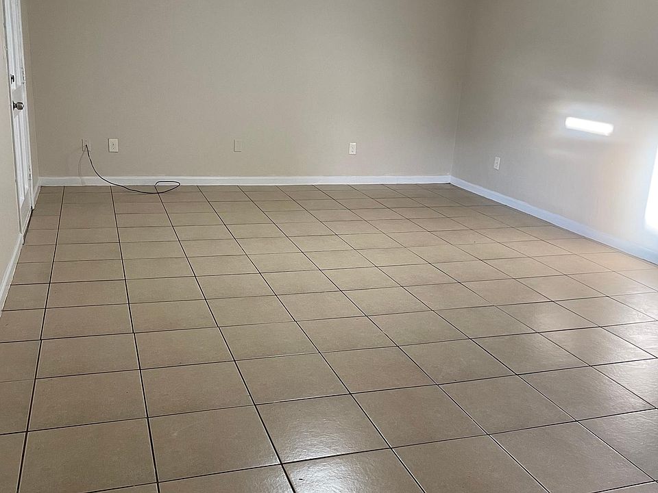 1st image of 1932 Pace Blvd