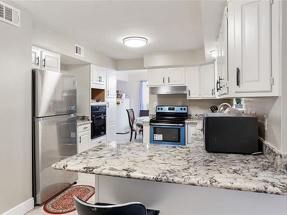 3rd image of 4323 Vixen St