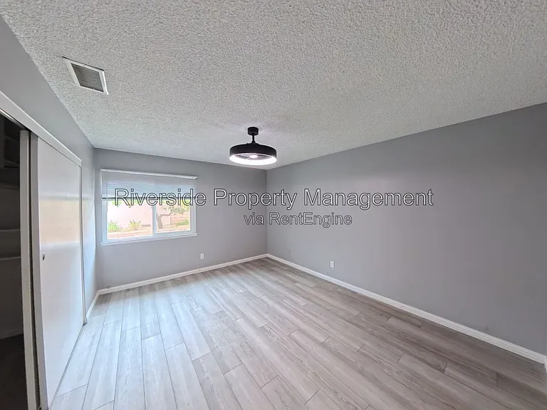 5025 Pearblossom Dr — Photo 18