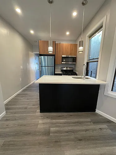 486 Mercer St Photo 1