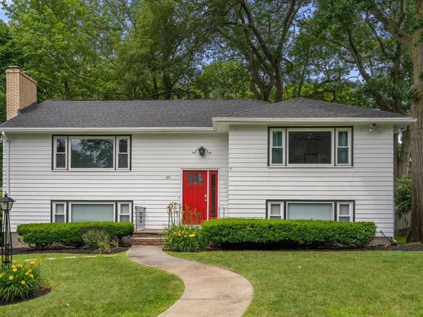 30 Cutter St #B, Melrose, MA 02176