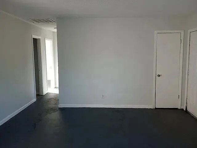 2 bed, 1.0 bath, $800 — Photo 4