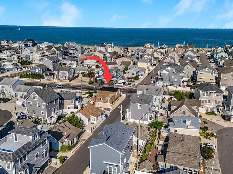 102 W Colony Rd — Photo 2