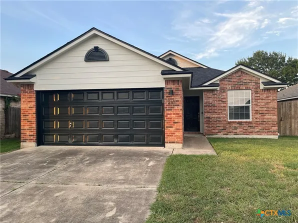 210 Yellowstone Dr, Victoria, TX 77904
