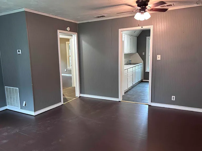 2405 Inglewood Dr — Photo 3