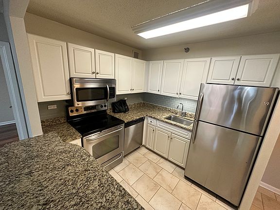 3rd image of 1143 N Wells St #802