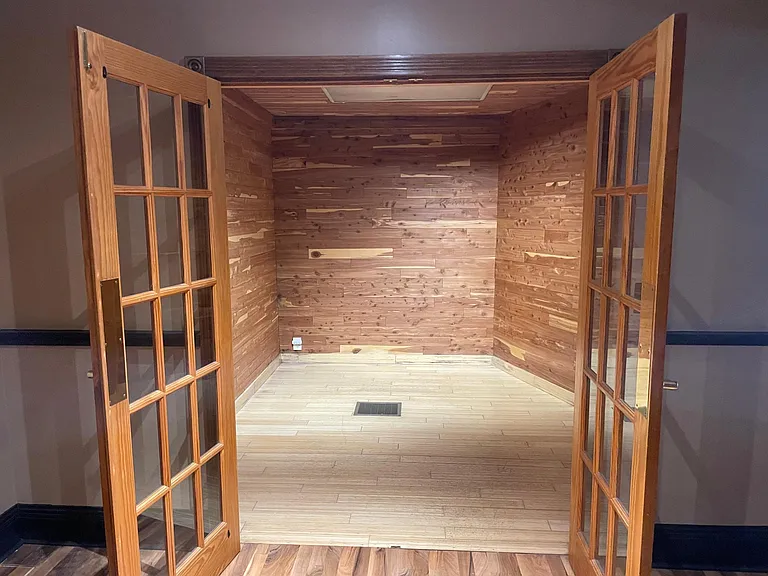 Cedar Room 
2nd Bedroom / Office / Den