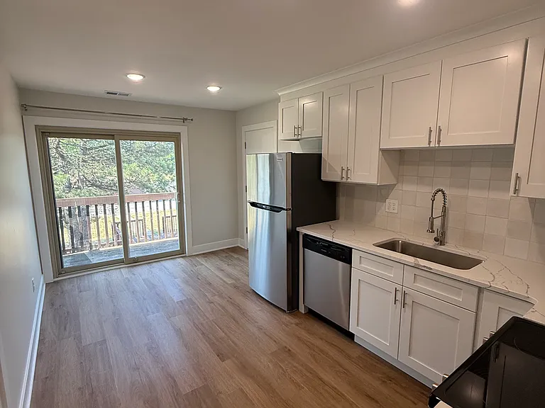 1100 Camellia Dr #2 — Photo 5