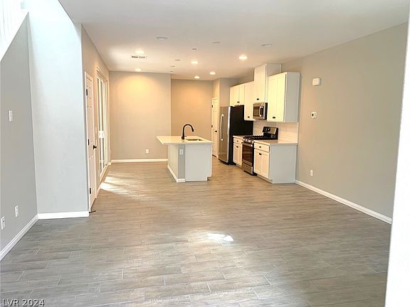 4th image of 4558 Queens Hill St