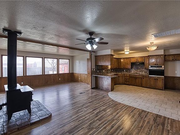 3rd image of 308 W Parkview Pl