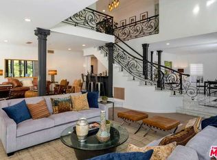 2621 N Commonwealth Ave, Los Angeles, CA 90027