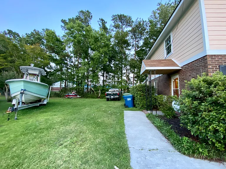 105 Mamie Ct — Photo 4