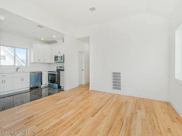 15 Church Ave Floor 2, Staten Island, NY 10314