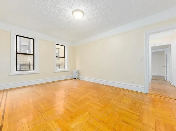 119-21 Metro Avenue image 1 of 6