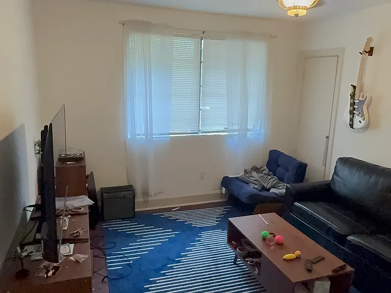 906 SW 7th Ave #3 — Photo 2