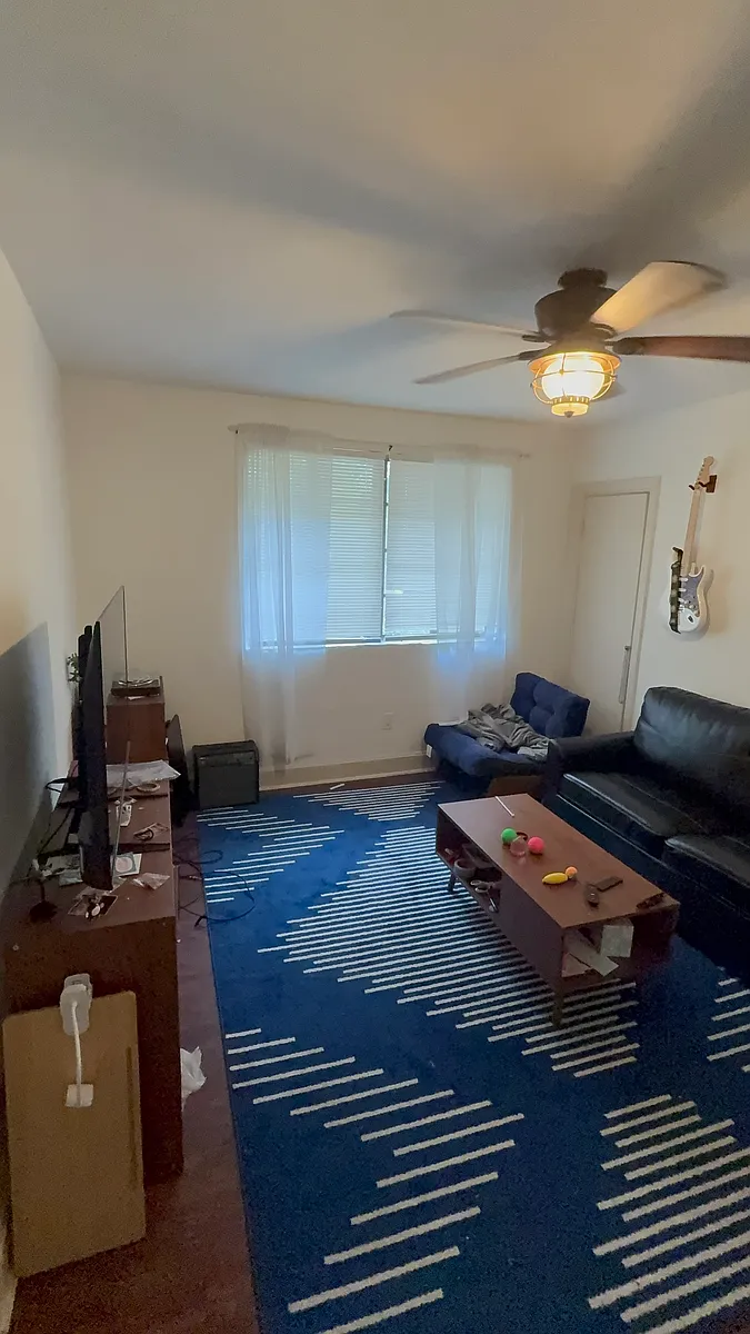 Building Photo - 906 SW 7th Ave #3