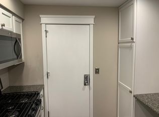 10353 Dearlove Rd APT 3E, Glenview, IL 60025