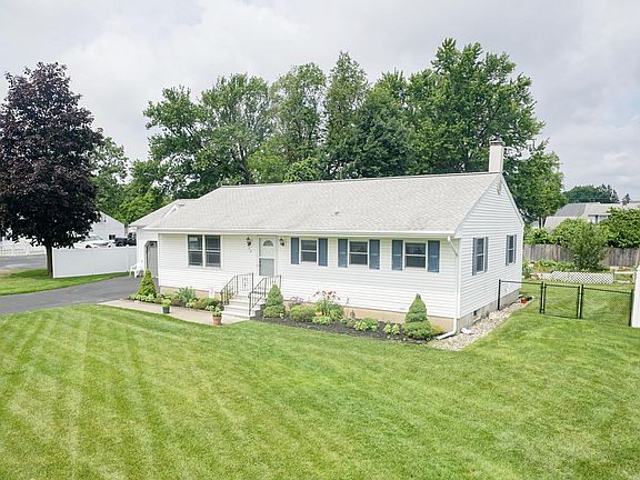 3rd image of 75 W Hearthstone Dr