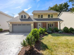 584 Beaconsfield Ave, Naperville, IL 60565