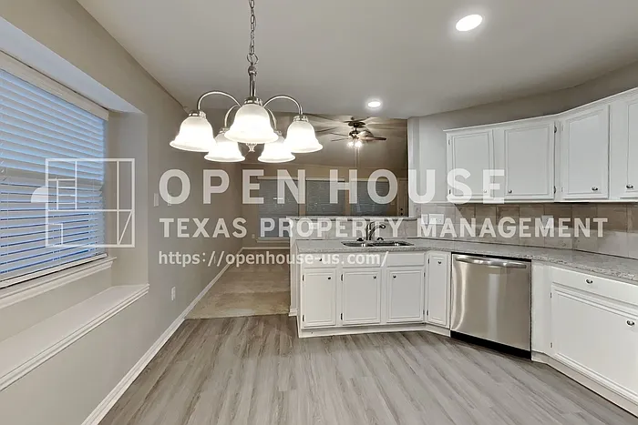 6213 Lennox Ln — Photo 7