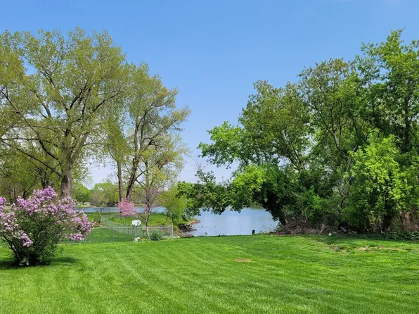 8806 Carole Cir, Urbandale, IA 50322