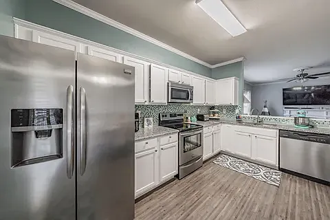 3 bed, 1320 sqft, $2,300 — Photo 4