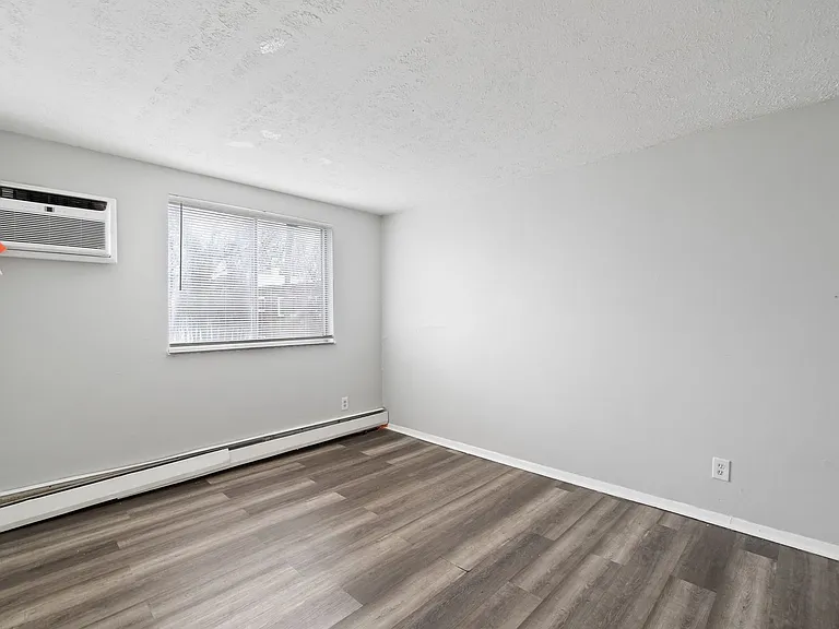 2356 Harrison Ave — Photo 4