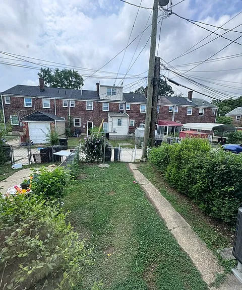 410 Maple Ln — Photo 3