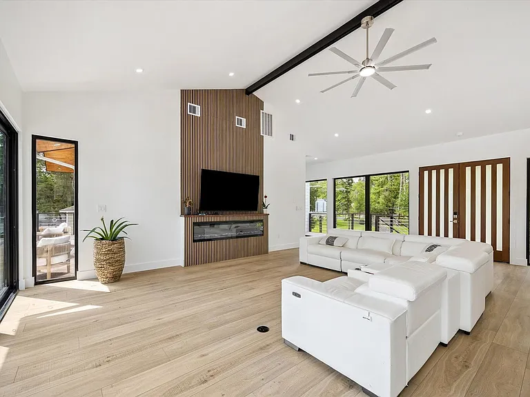407 Brook Hollow Dr — Photo 10