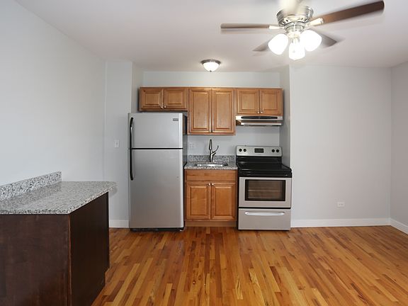 2nd image of 7450 N Greenview Ave APT 85