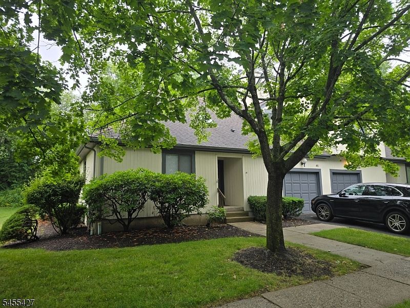 1st image of 41 Arbor Cir