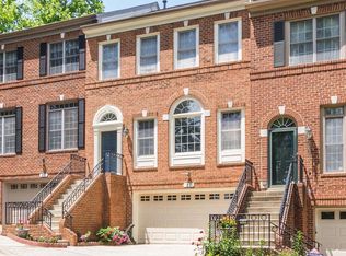 27 Crofton Hill Ct, Rockville, MD 20850