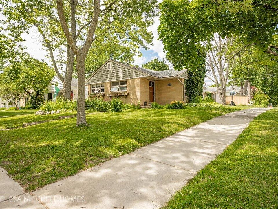 1st image of 2631 Richards Dr SE